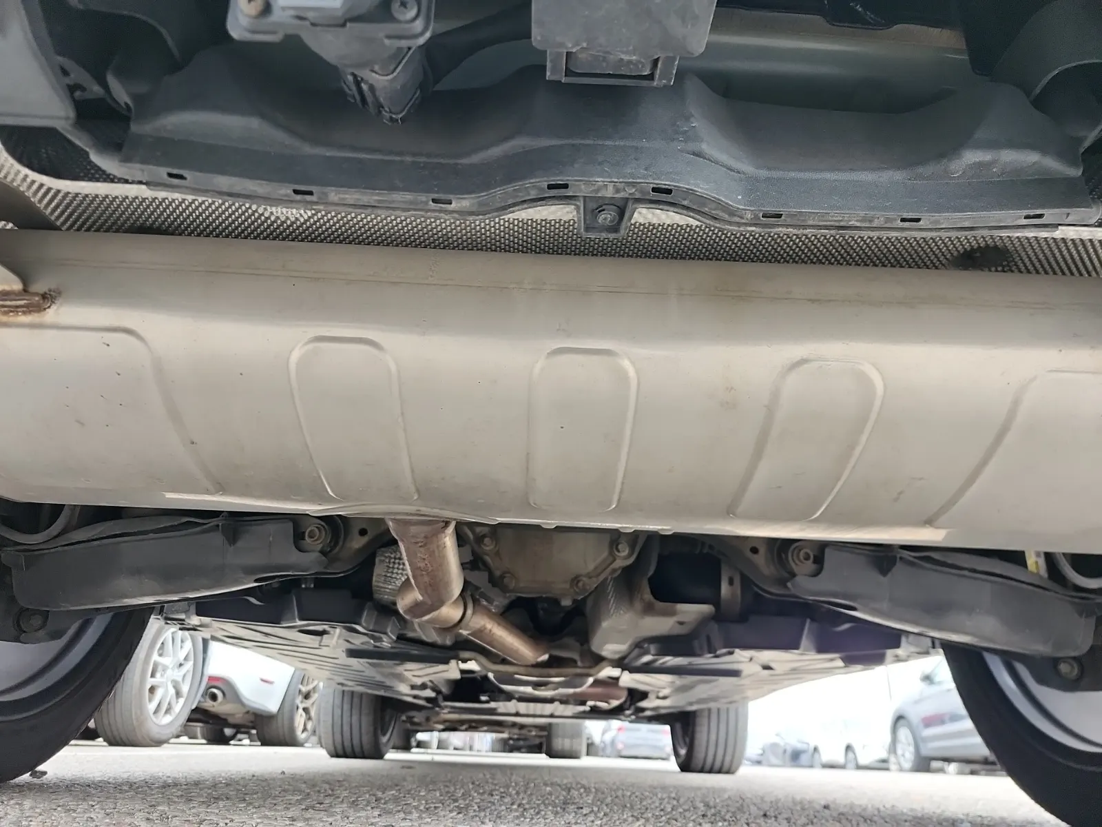 Undercarriage - Rear Photo