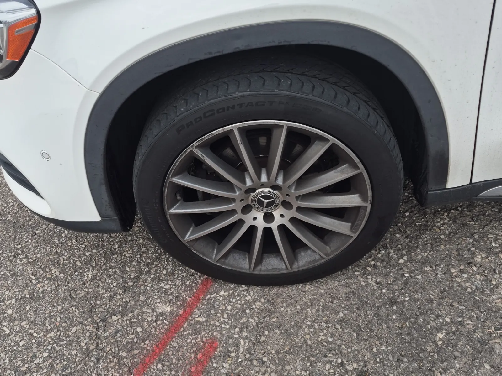 Front driver wheel/tire photo