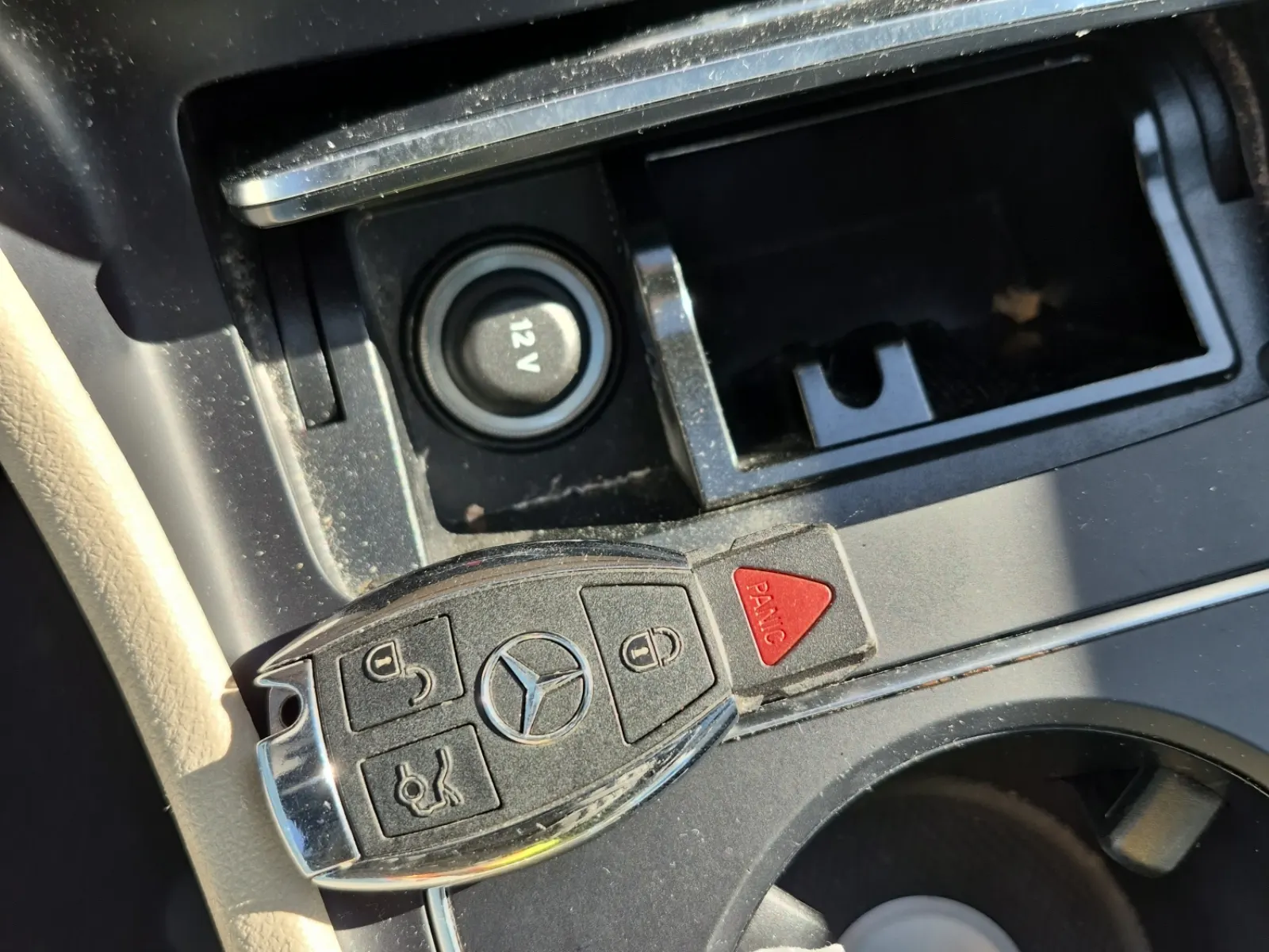 Keys/Fobs/Manual Photo