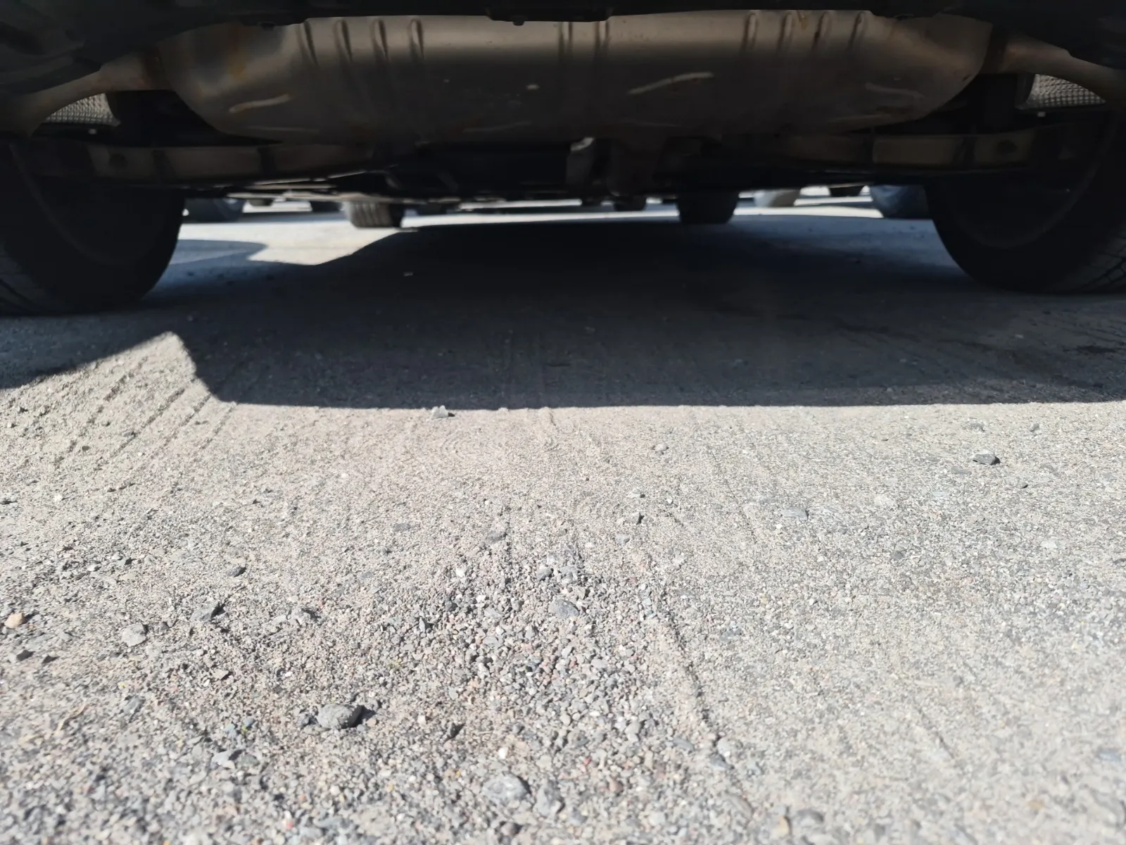 Undercarriage - Rear Photo