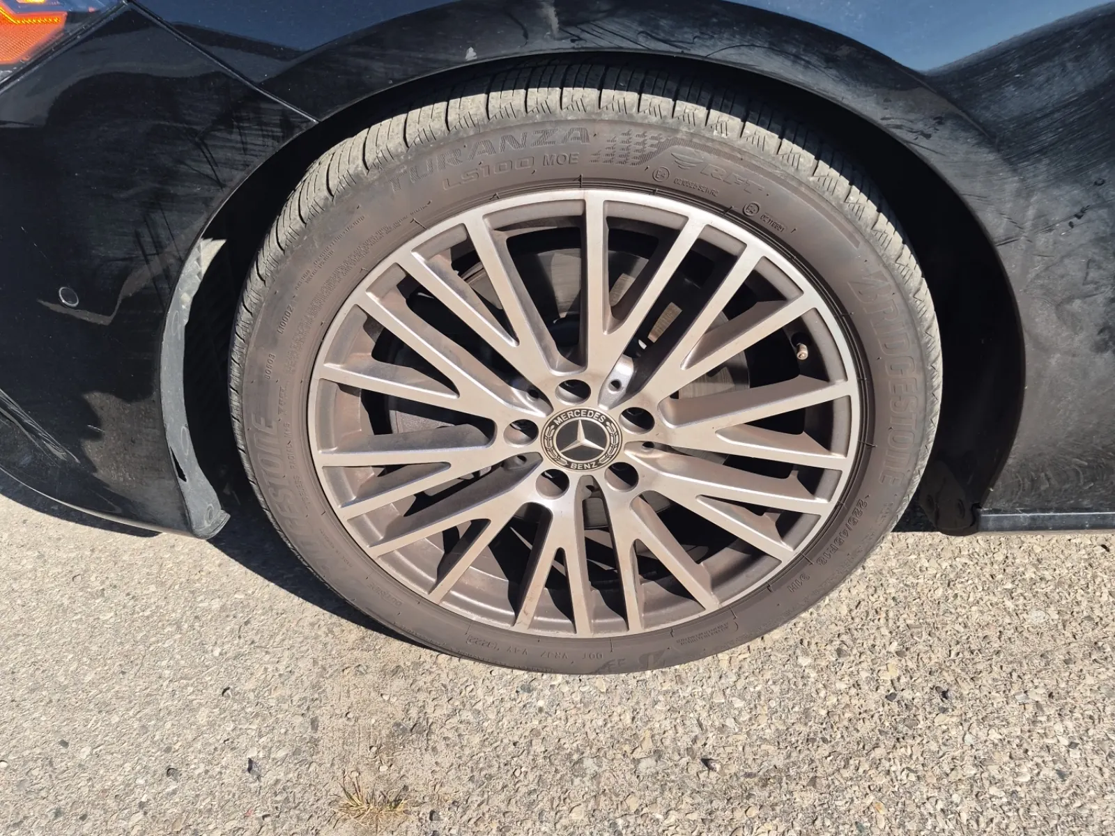 Front driver wheel/tire photo