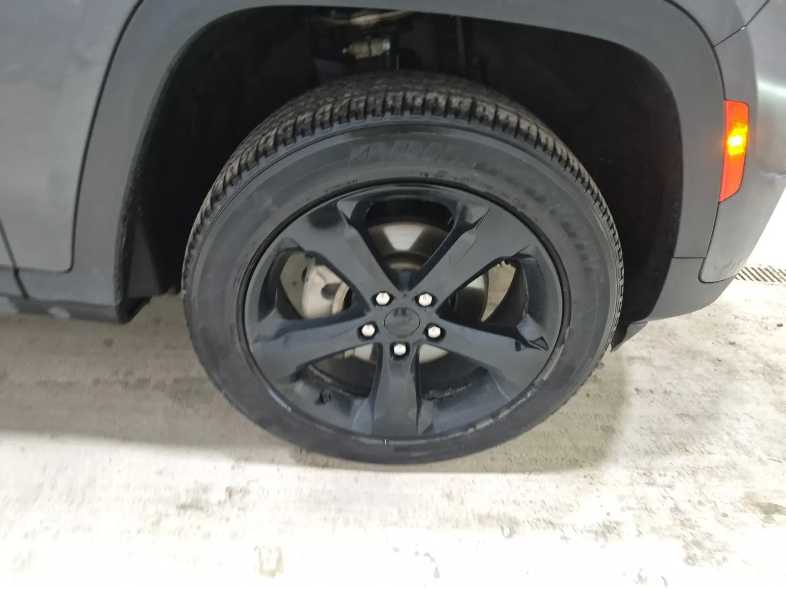 Right Front Wheel/Tire Photo