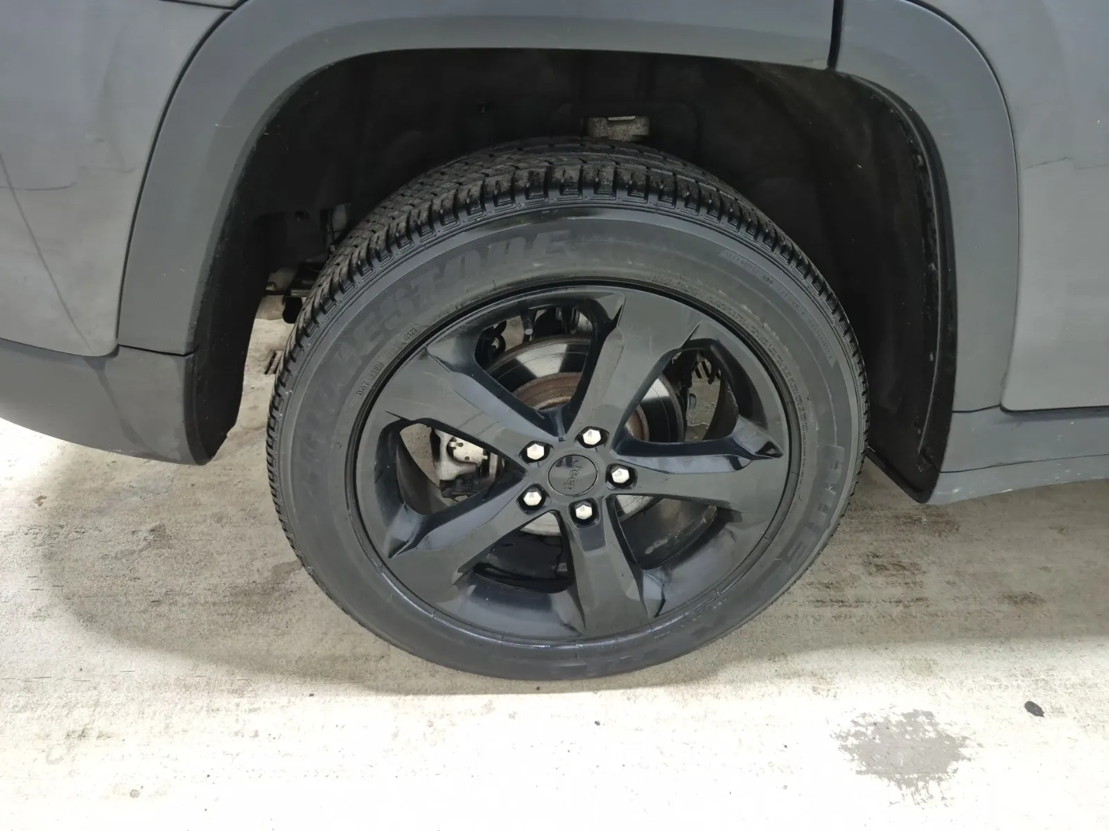Right Rear Wheel/Tire Photo