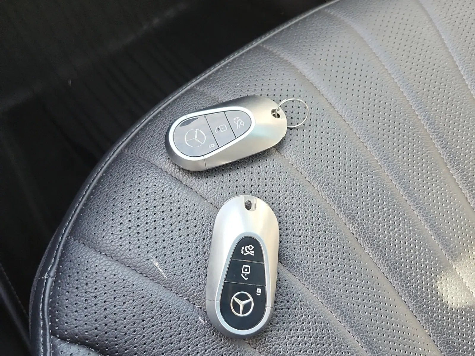 Keys/Fobs/Manual Photo