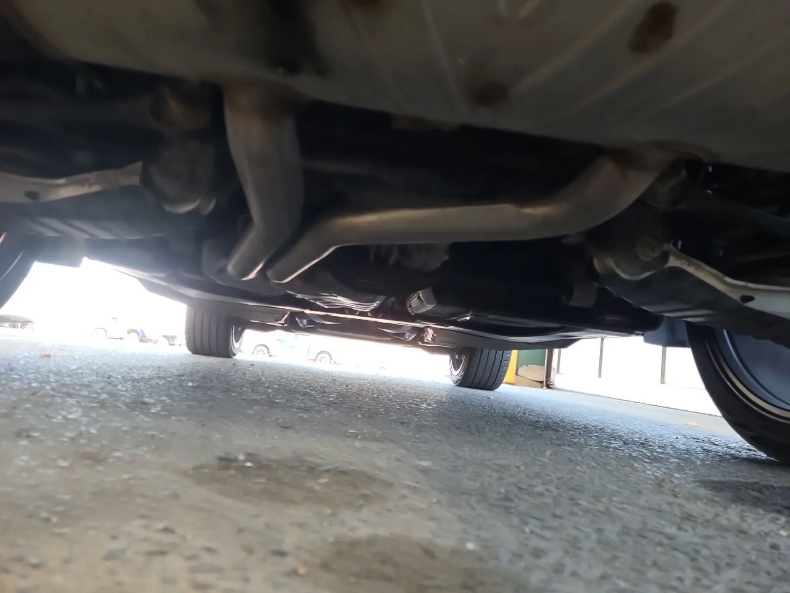 Undercarriage - Rear Photo
