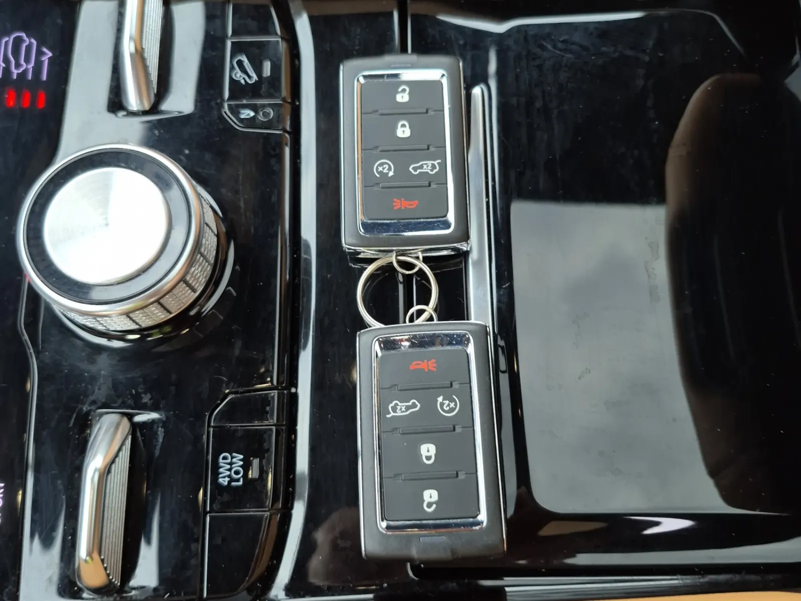 Keys/Fobs/Manual Photo