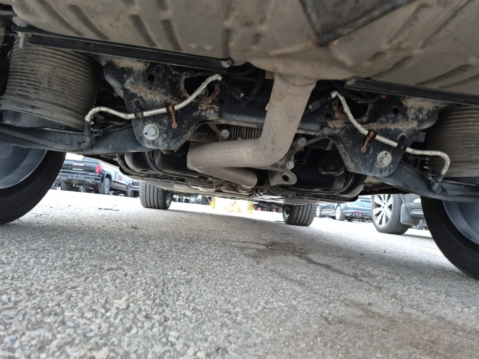 Undercarriage - Rear Photo