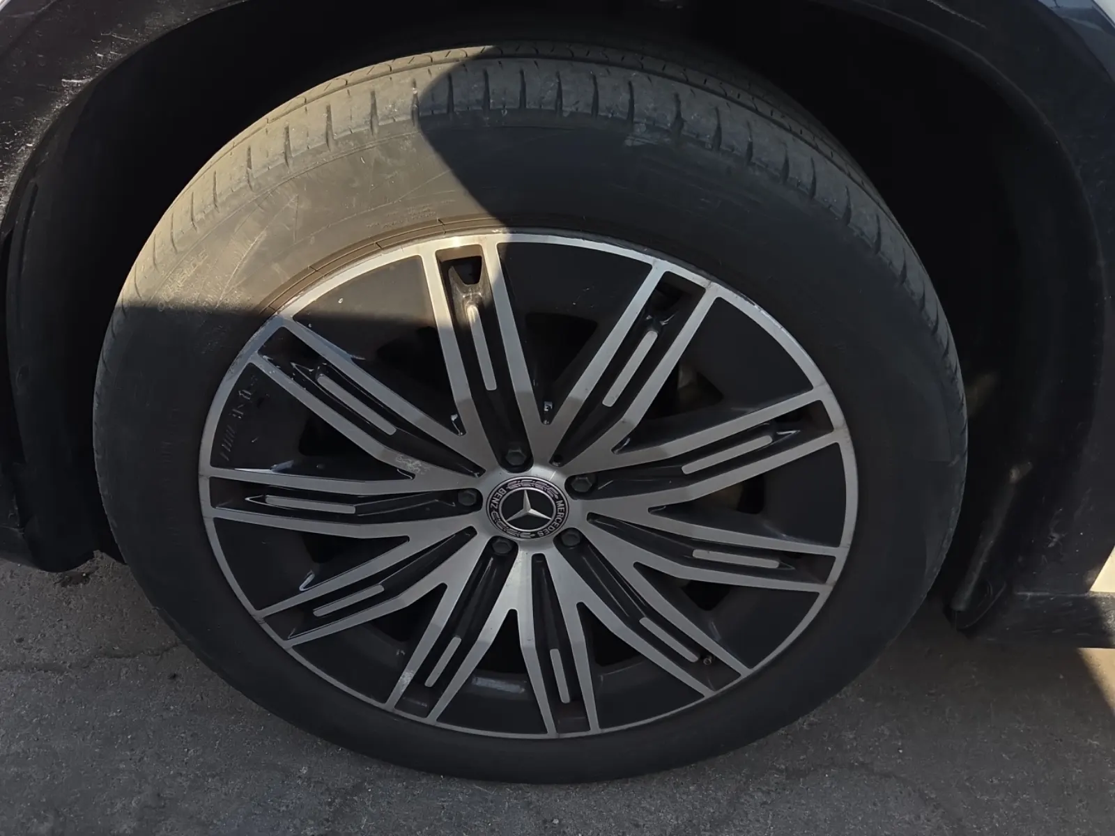 Front driver wheel/tire photo