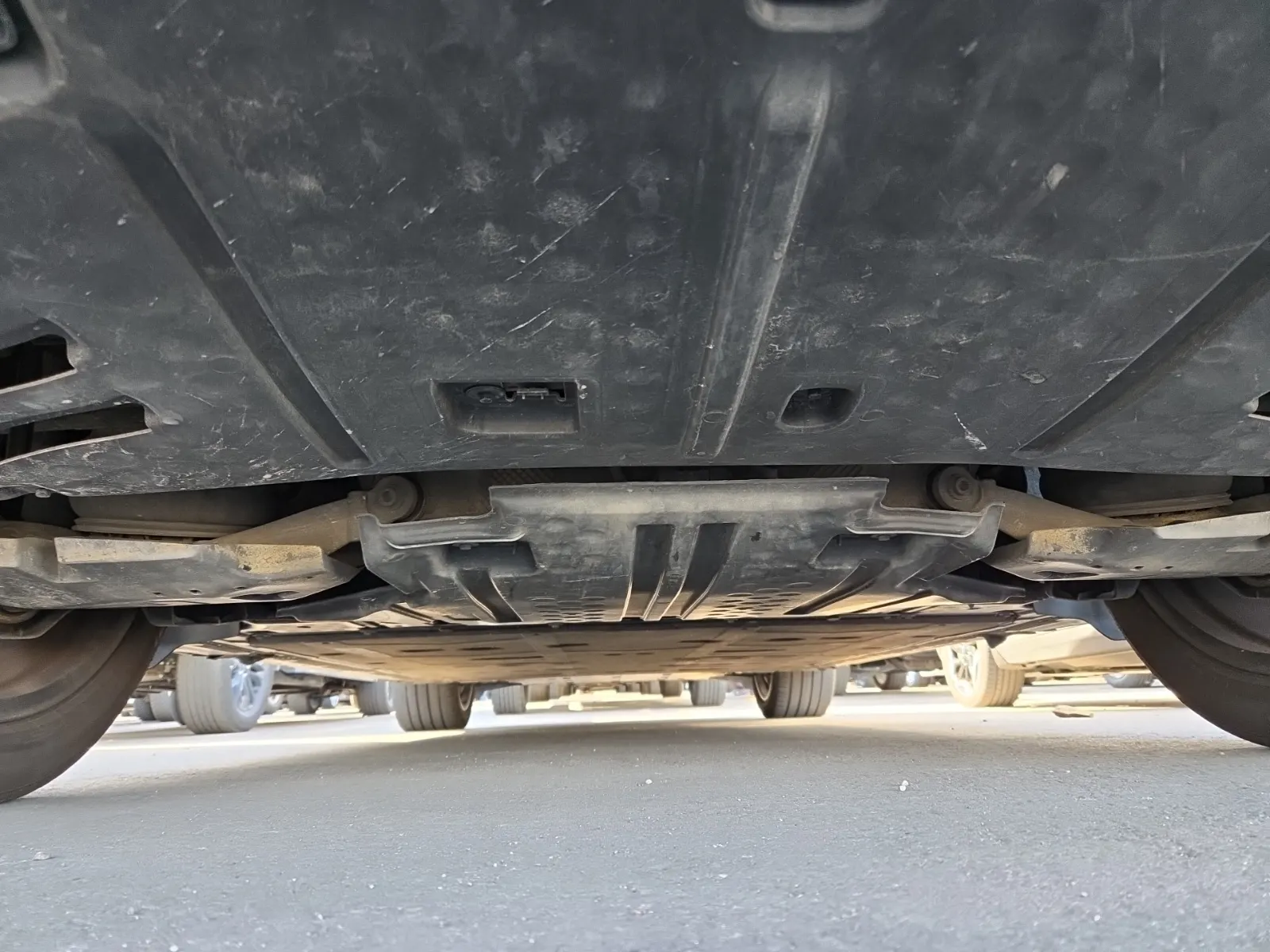 Undercarriage - Rear Photo