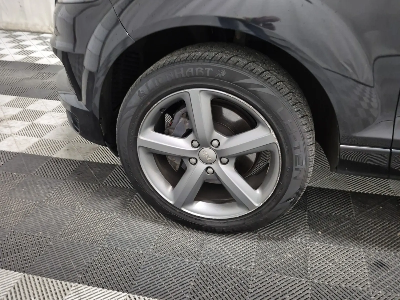Front driver wheel/tire photo