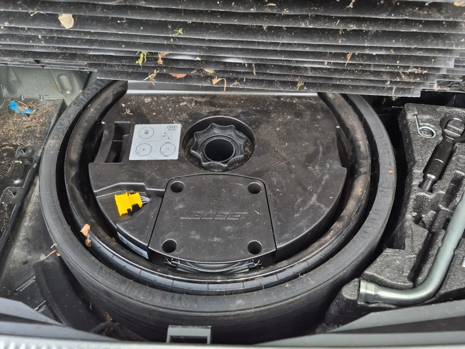 Spare Tire & Wheel Photo