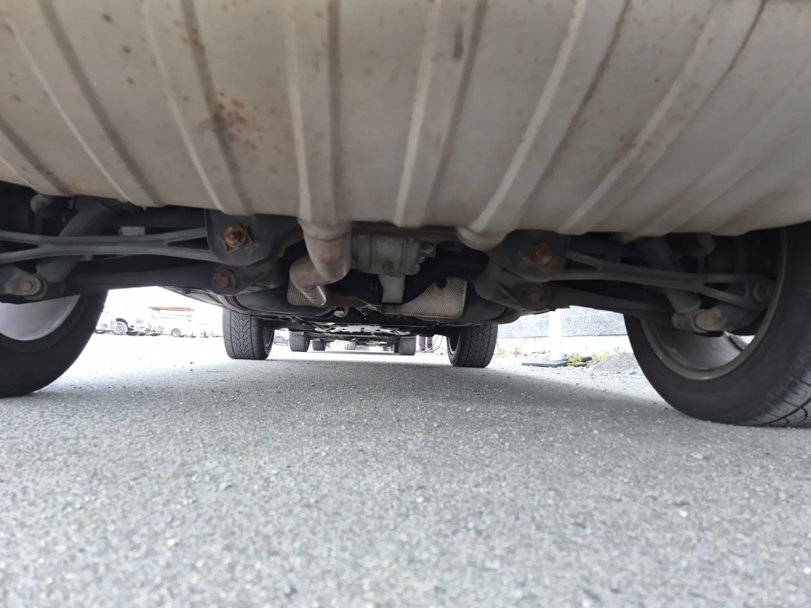 Undercarriage - Rear Photo
