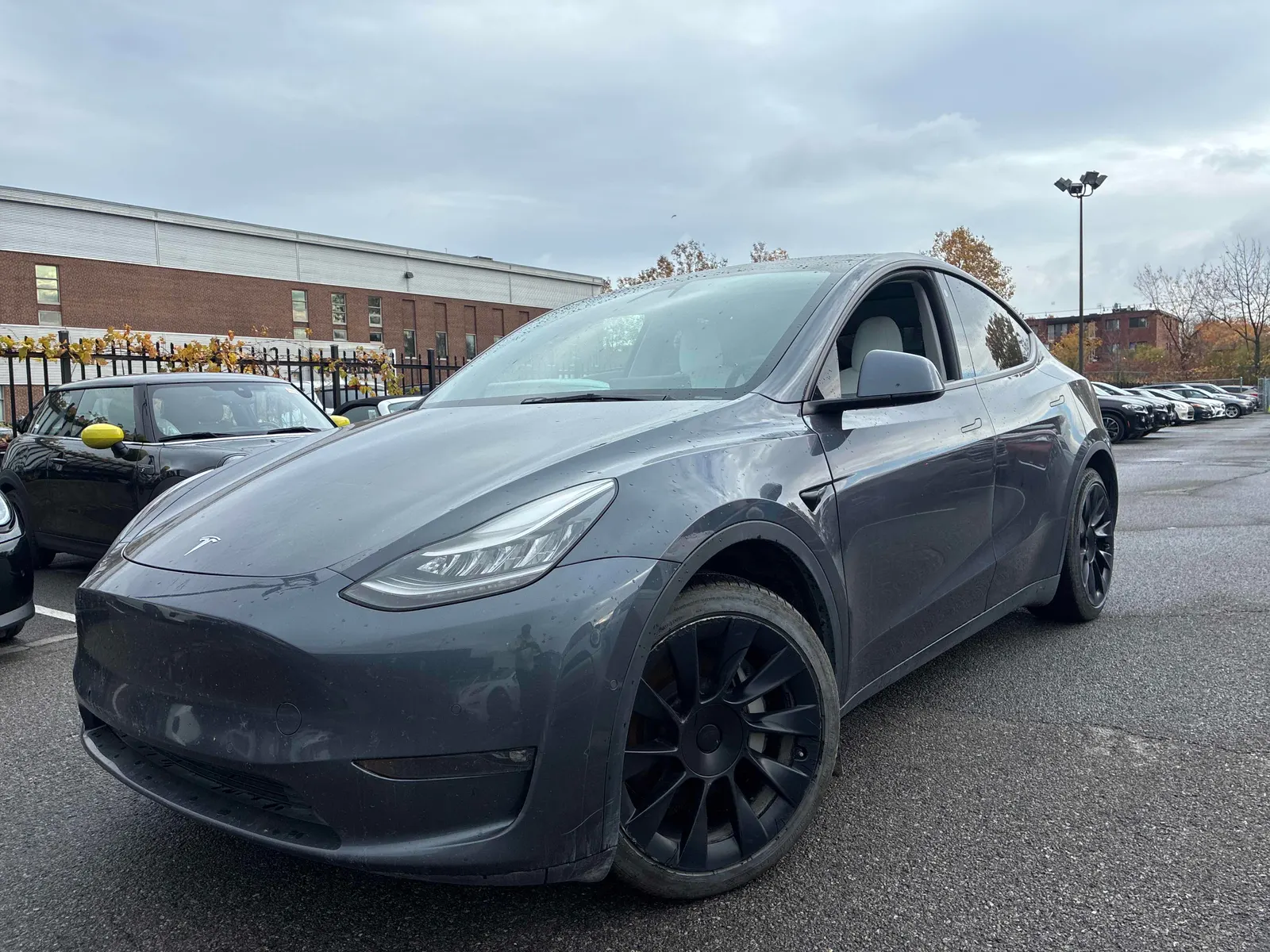 3/4 Front (Main image)