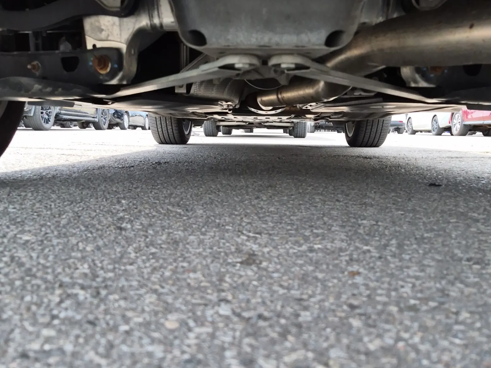 Undercarriage - Rear Photo