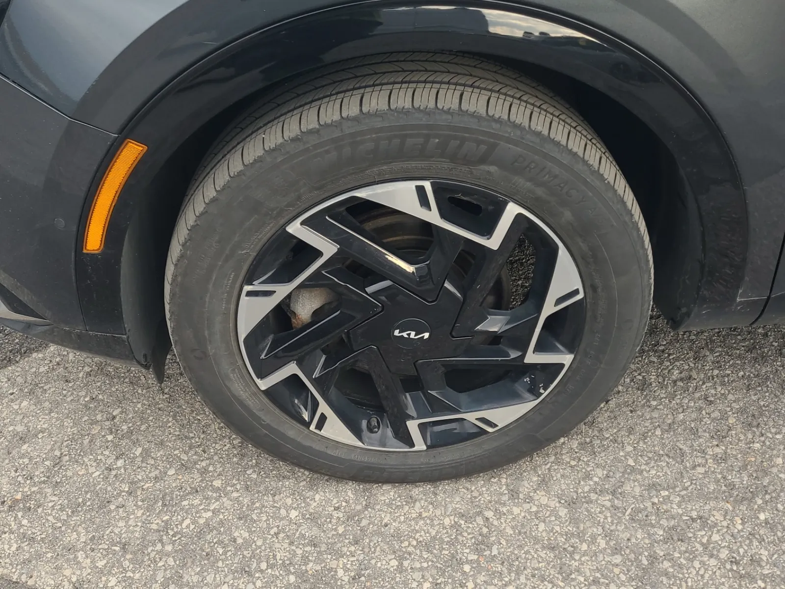 Front driver wheel/tire photo