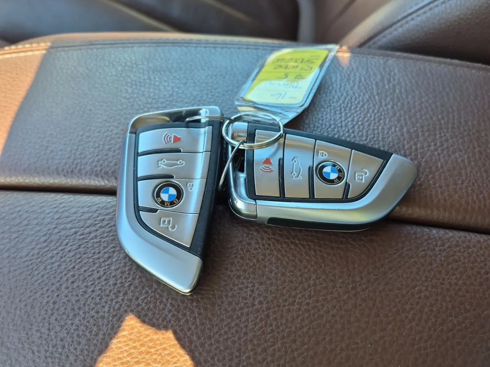 Keys/Fobs/Manual Photo