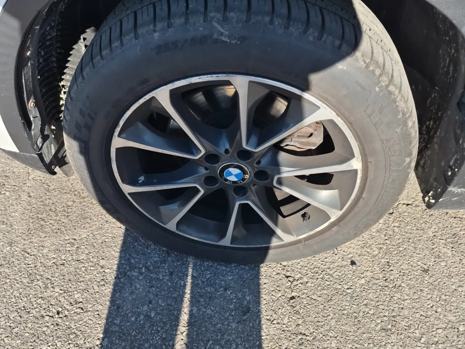Front driver wheel/tire photo