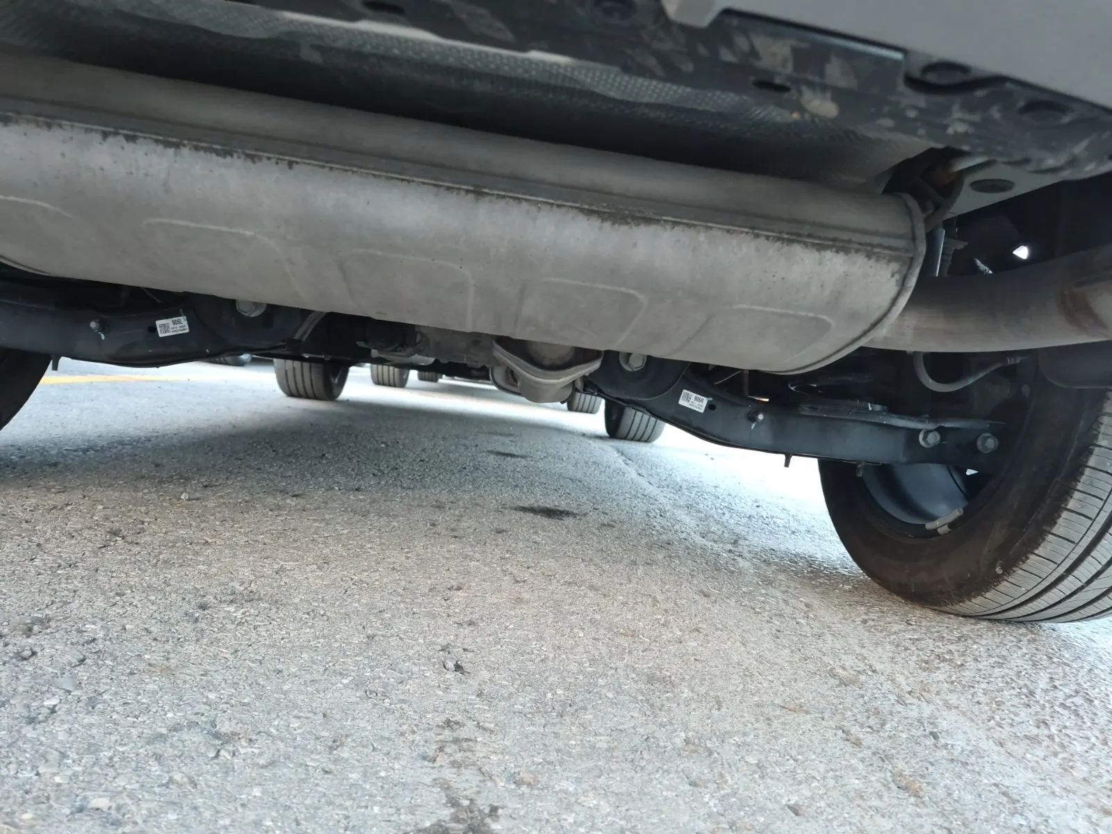 Undercarriage - Rear Photo