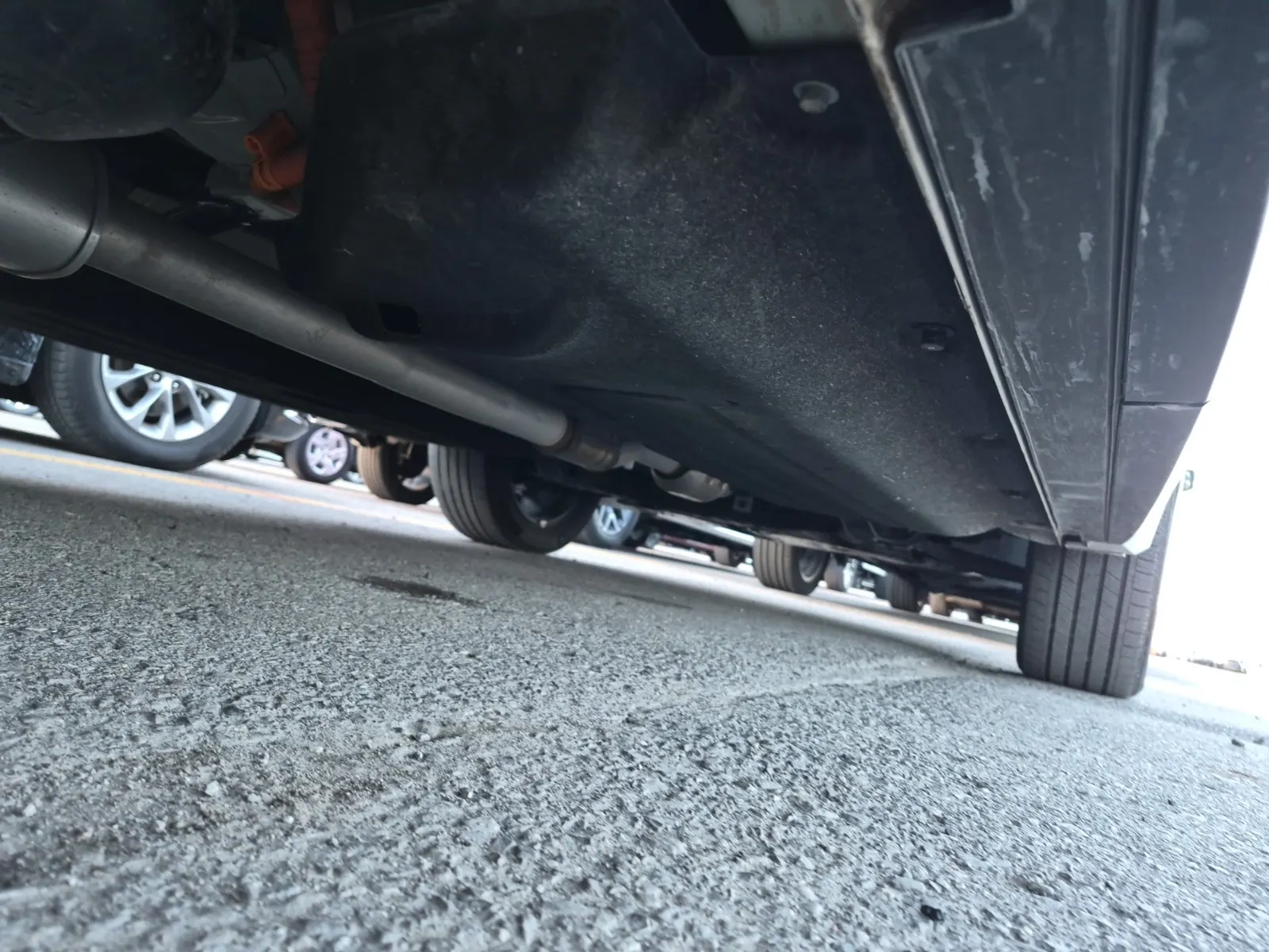 Undercarriage - Passenger Photo