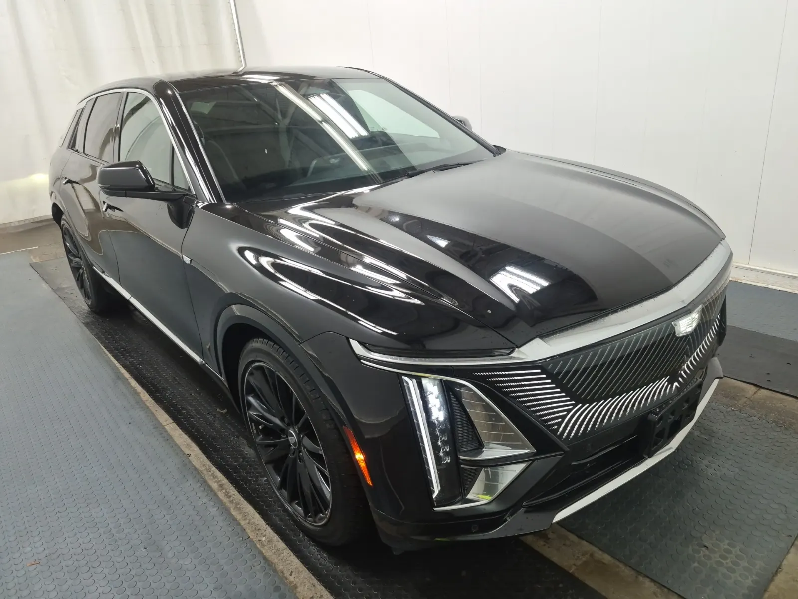 Passenger Front 3/4 Photo