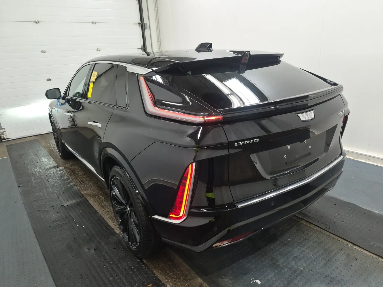 Driver Rear 3/4 Photo