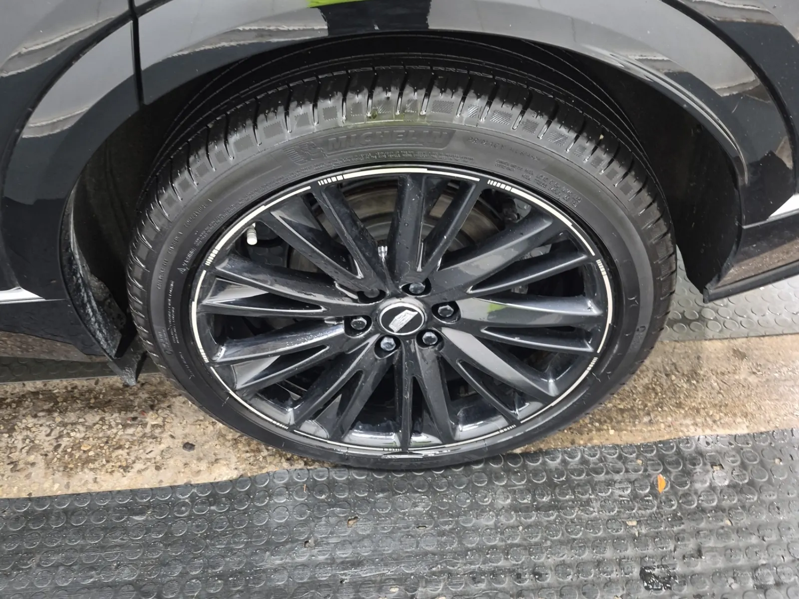Left Rear Wheel/Tire Photo