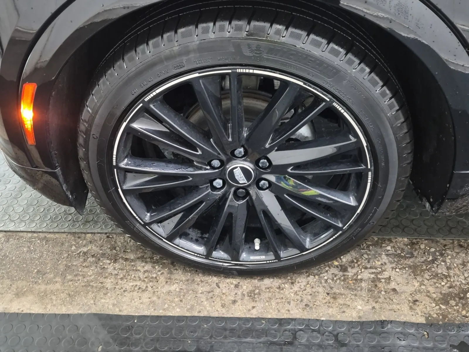 Front driver wheel/tire photo