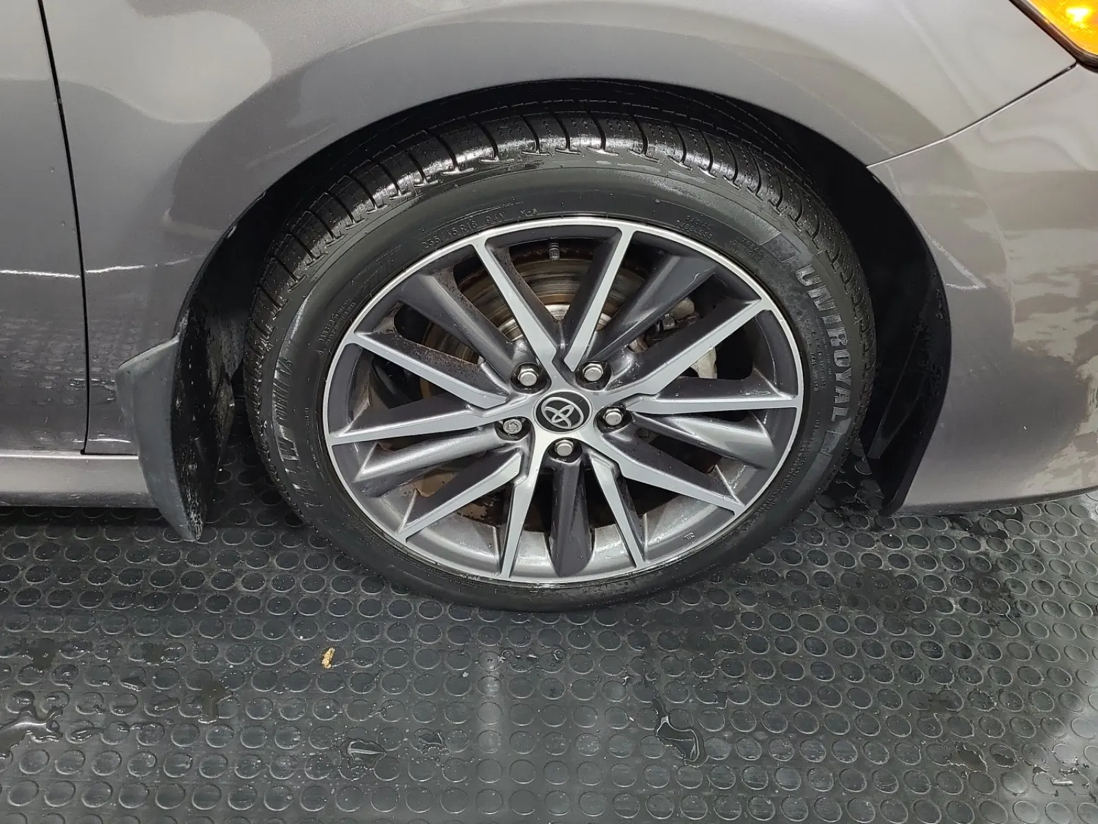 Right Front Wheel/Tire Photo