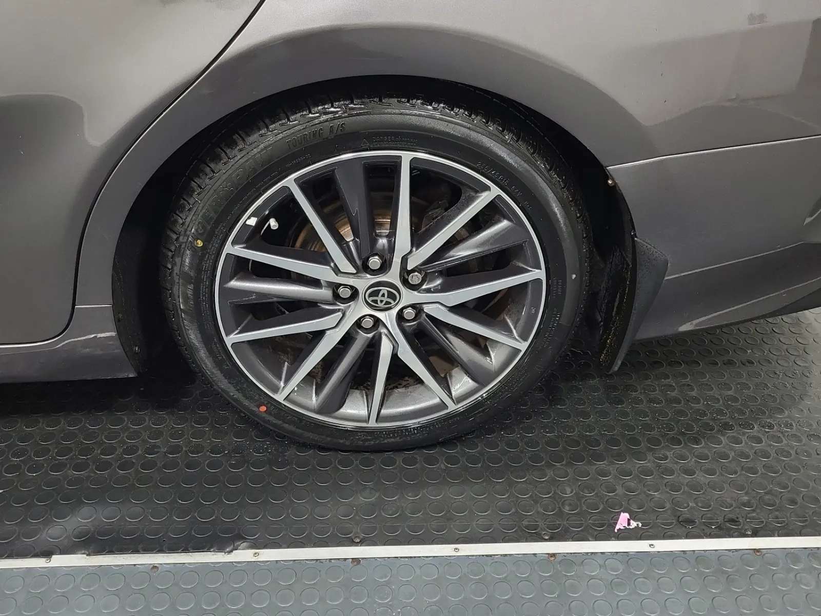 Left Rear Wheel/Tire Photo