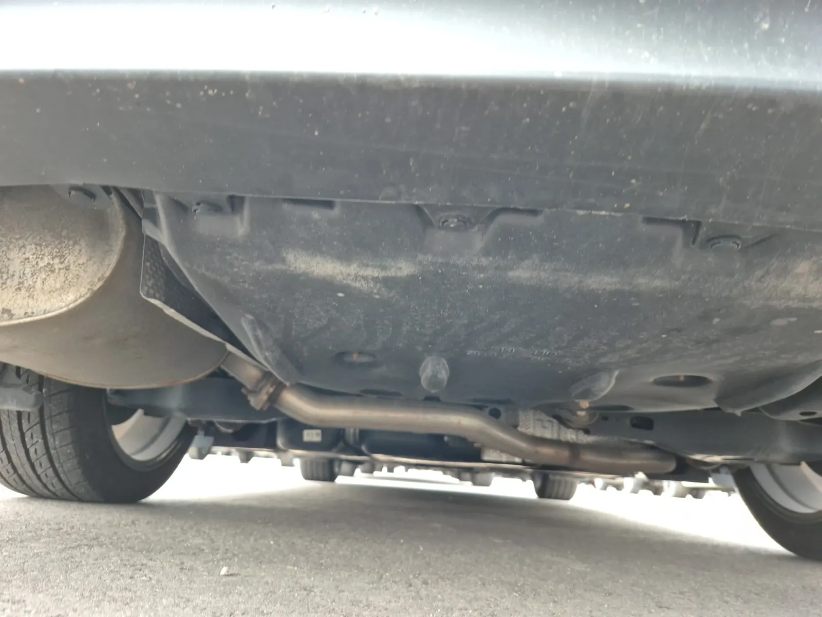 Undercarriage - Rear Photo