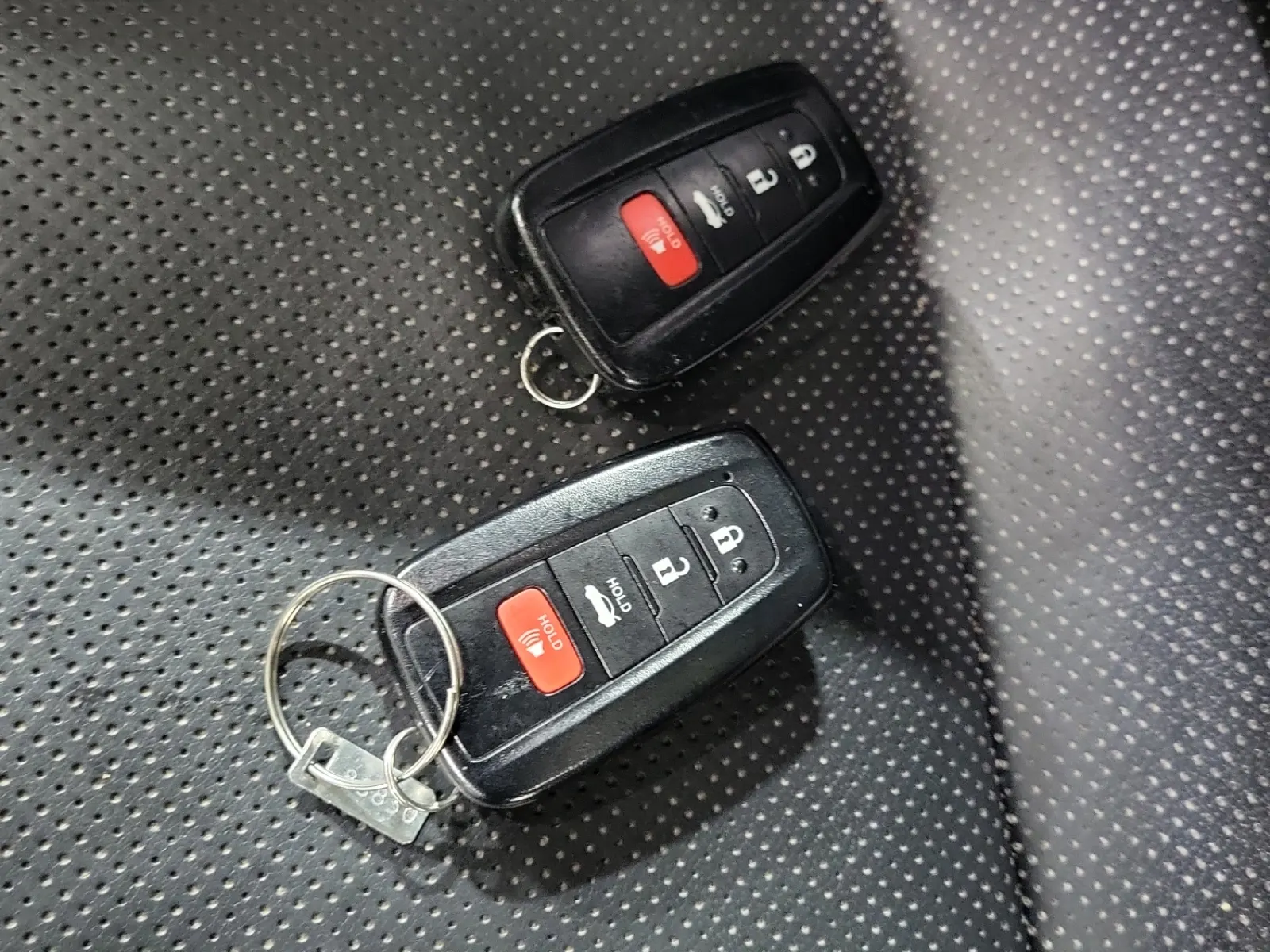 Keys/Fobs/Manual Photo