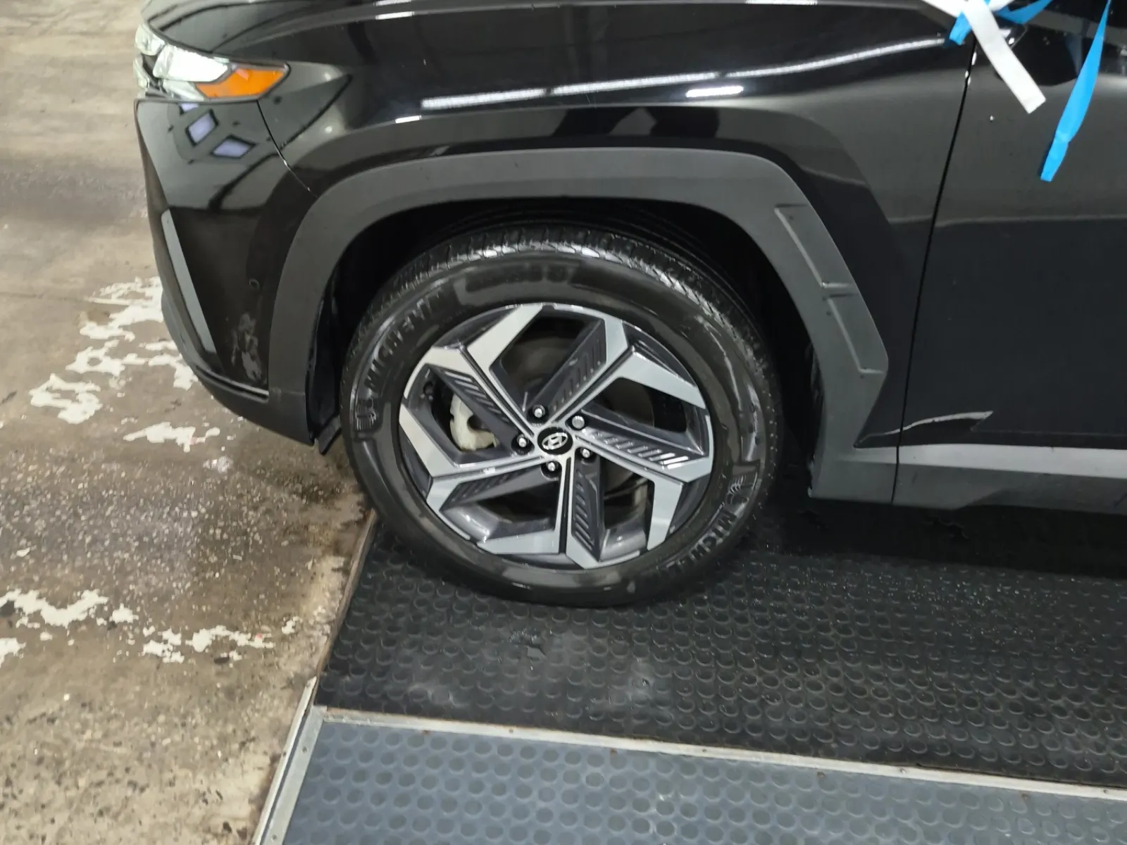 Front driver wheel/tire photo