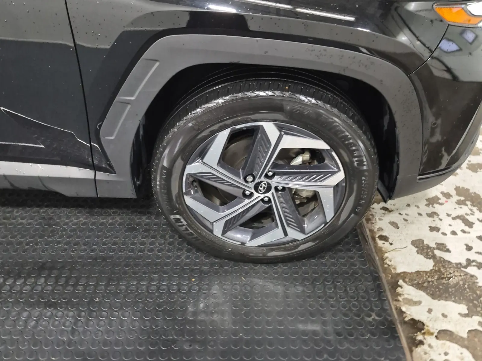 Right Front Wheel/Tire Photo