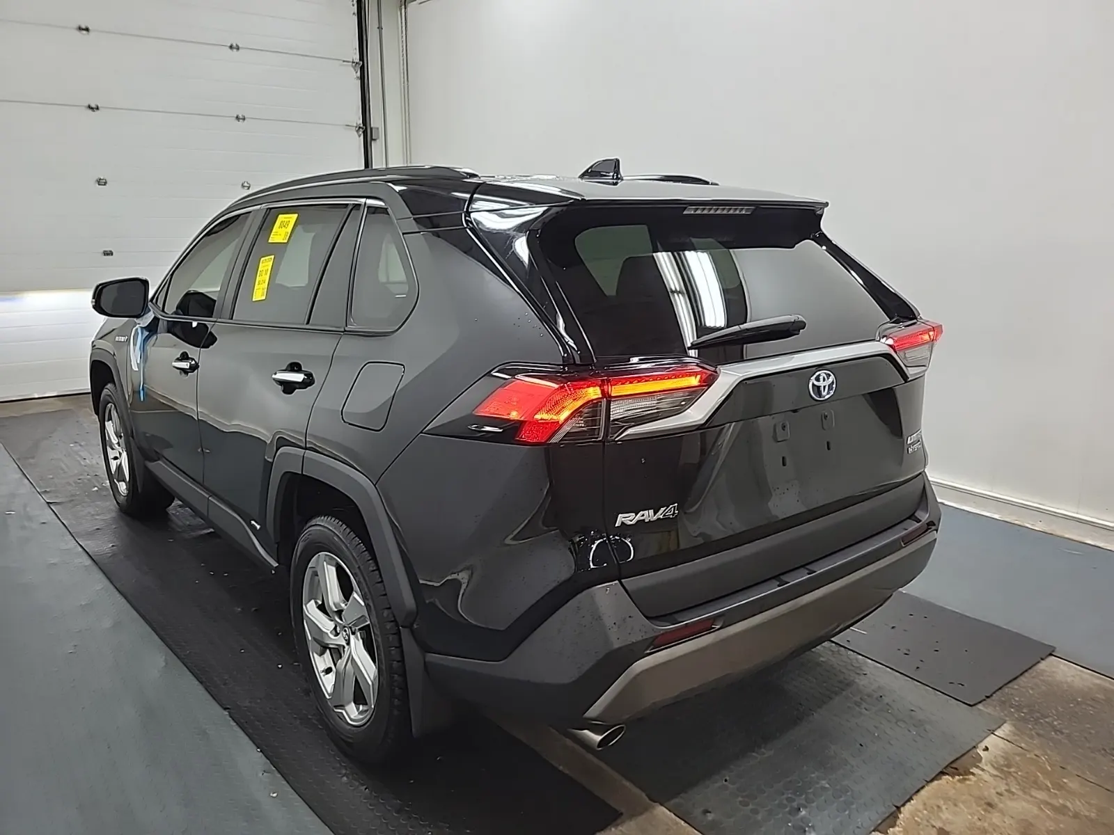 Driver Rear 3/4 Photo