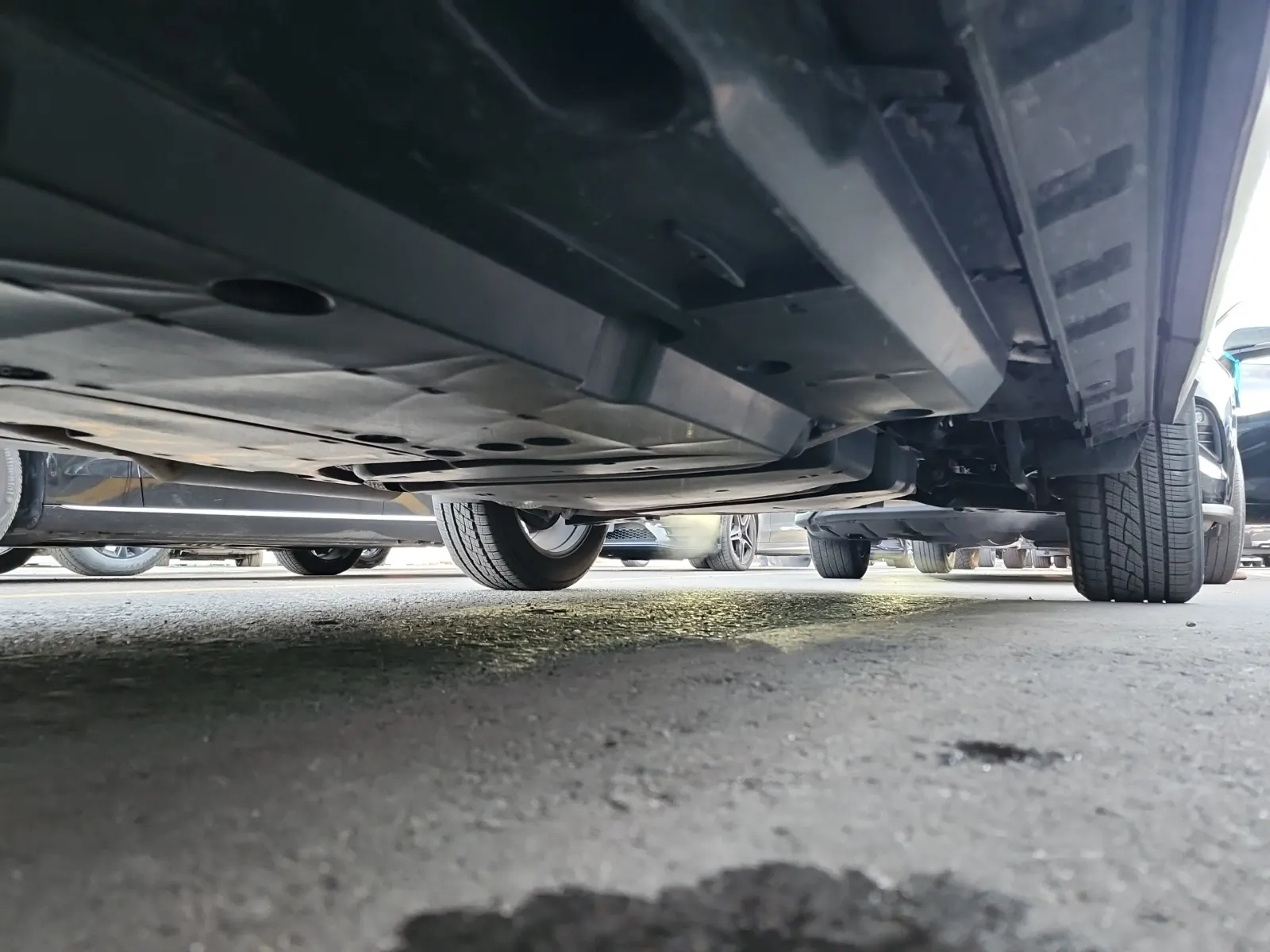 Undercarriage - Driver Photo