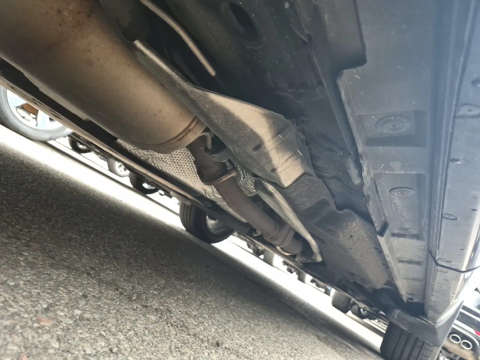 Undercarriage - Passenger Photo