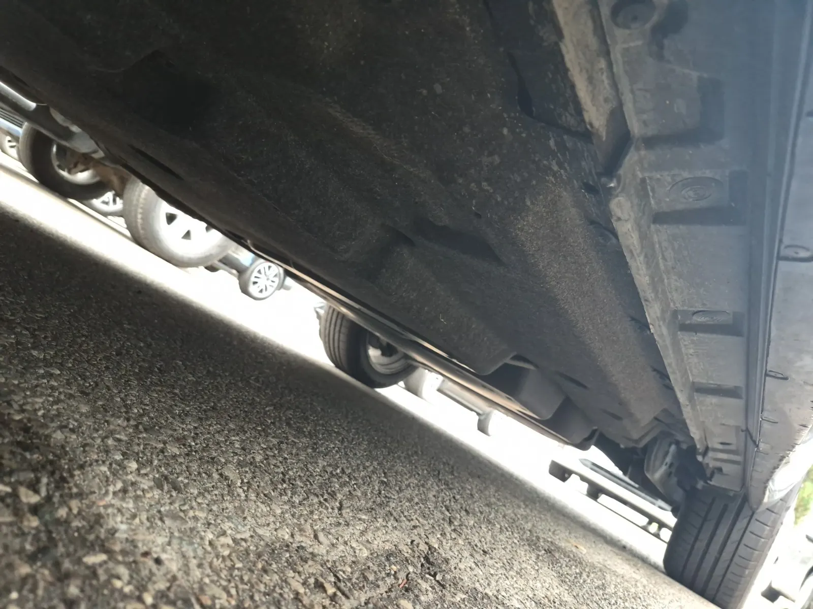 Undercarriage - Driver Photo