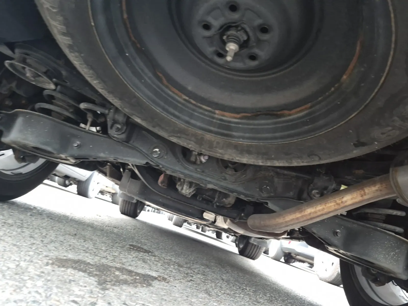 Undercarriage - Rear Photo