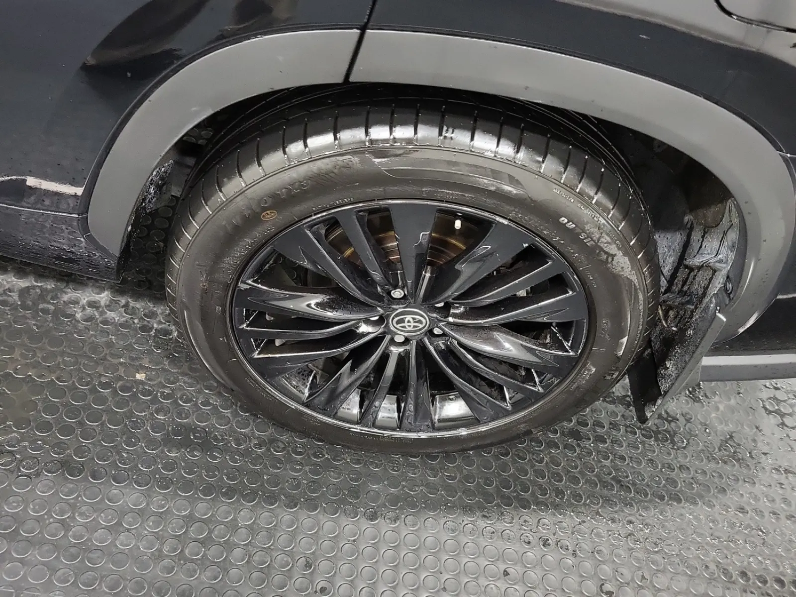 Left Rear Wheel/Tire Photo