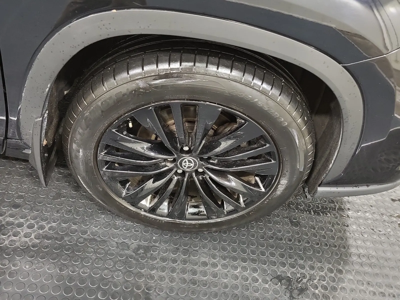 Right Front Wheel/Tire Photo