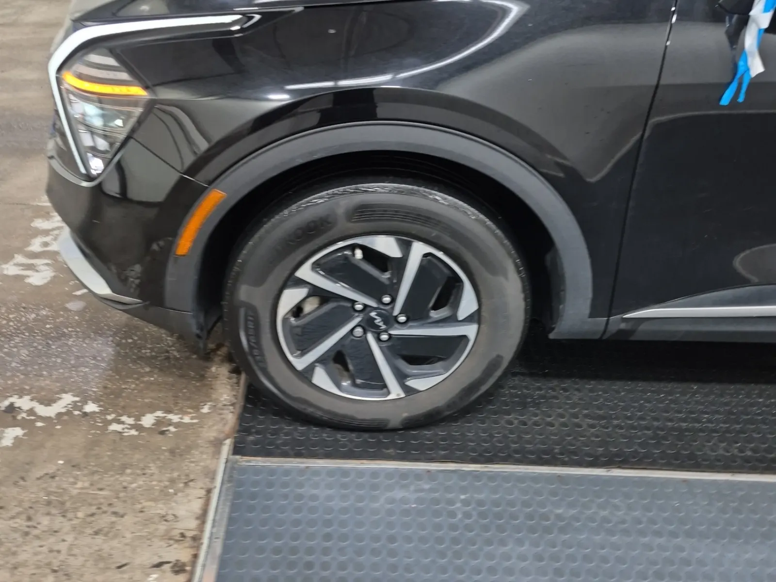 Front driver wheel/tire photo