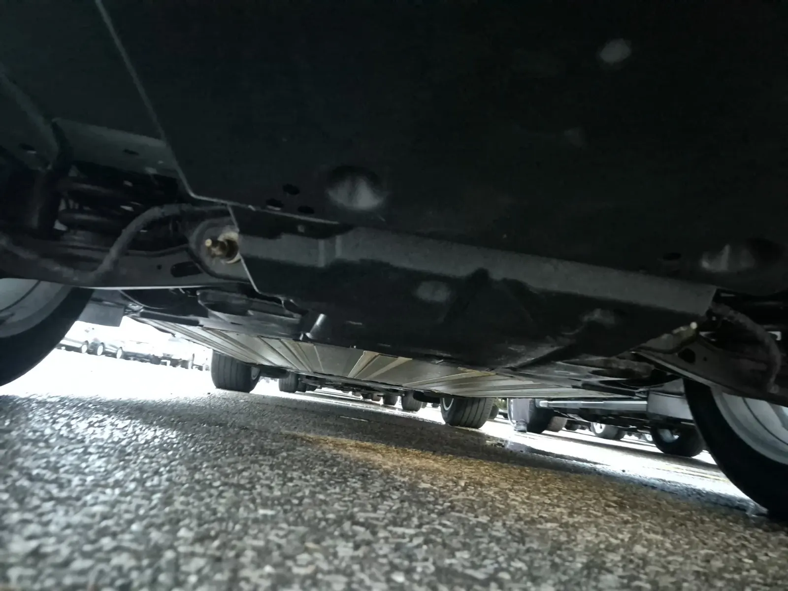 Undercarriage - Rear Photo