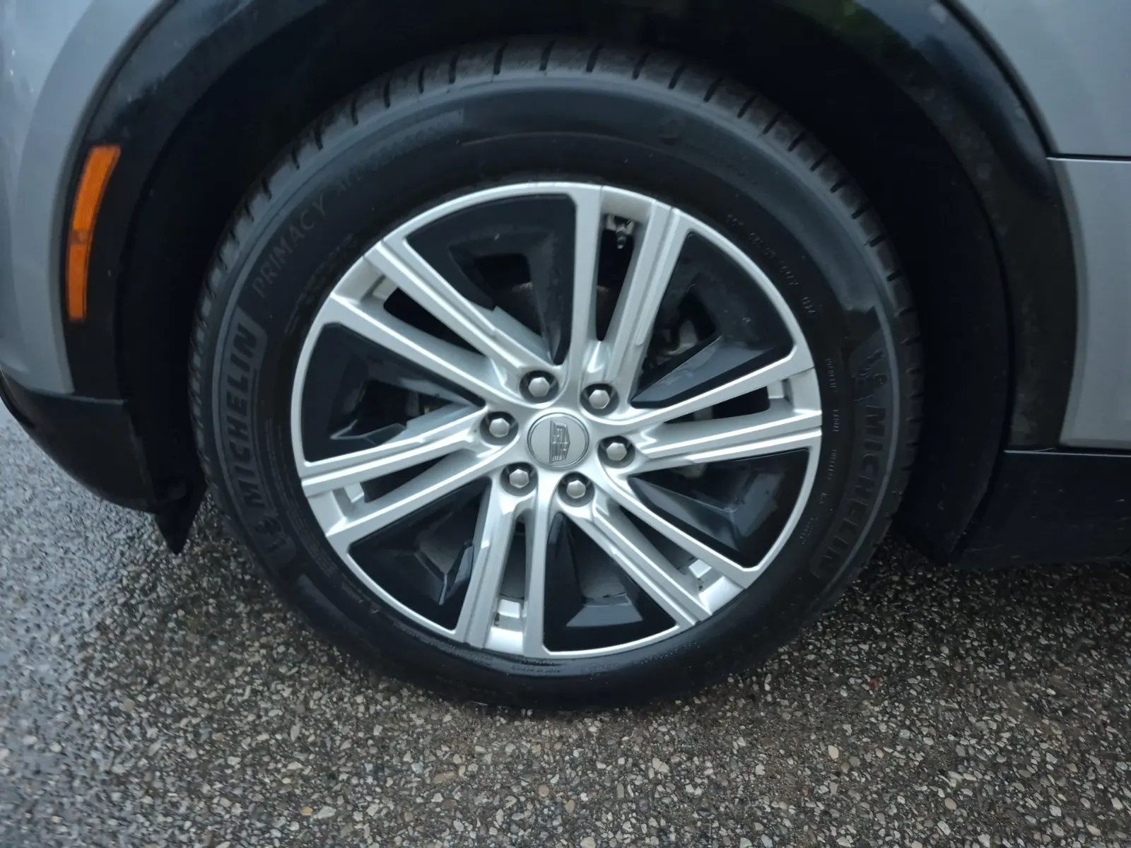 Front driver wheel/tire photo