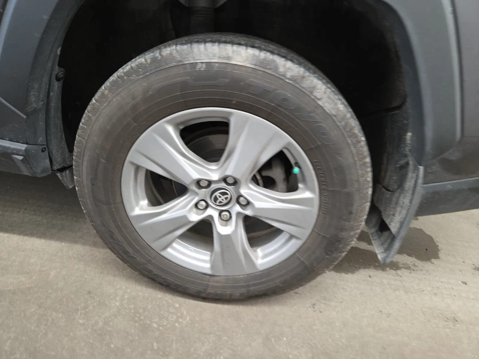 Left Rear Wheel/Tire Photo
