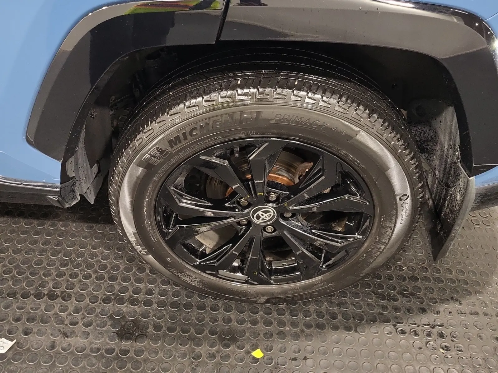 Left Rear Wheel/Tire Photo
