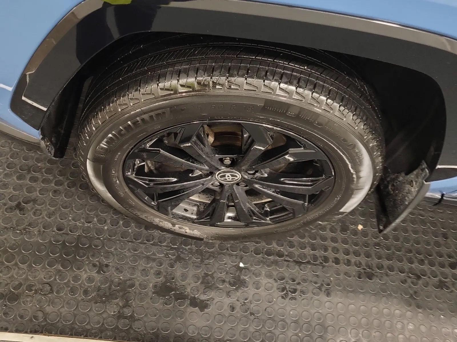 Front driver wheel/tire photo