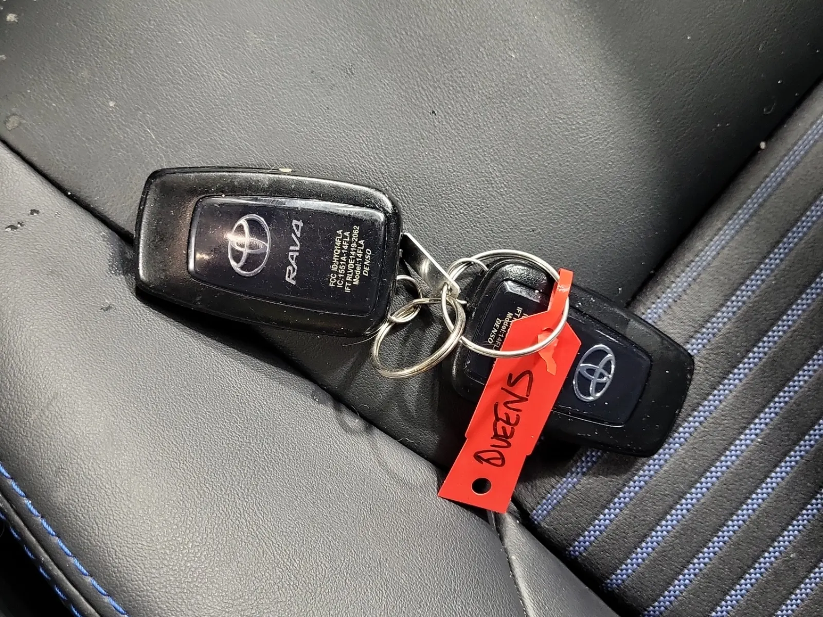 Keys/Fobs/Manual Photo