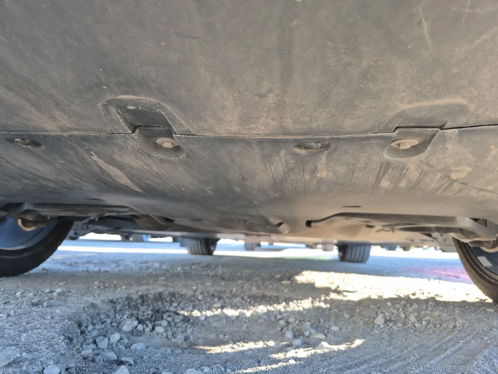 Undercarriage - Rear Photo