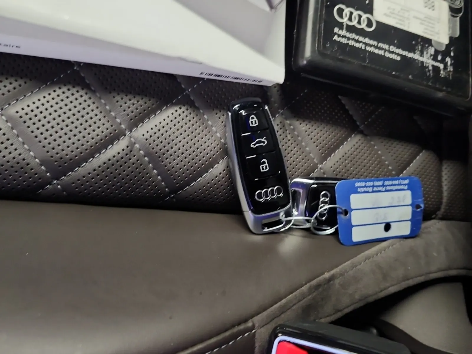Keys/Fobs/Manual Photo