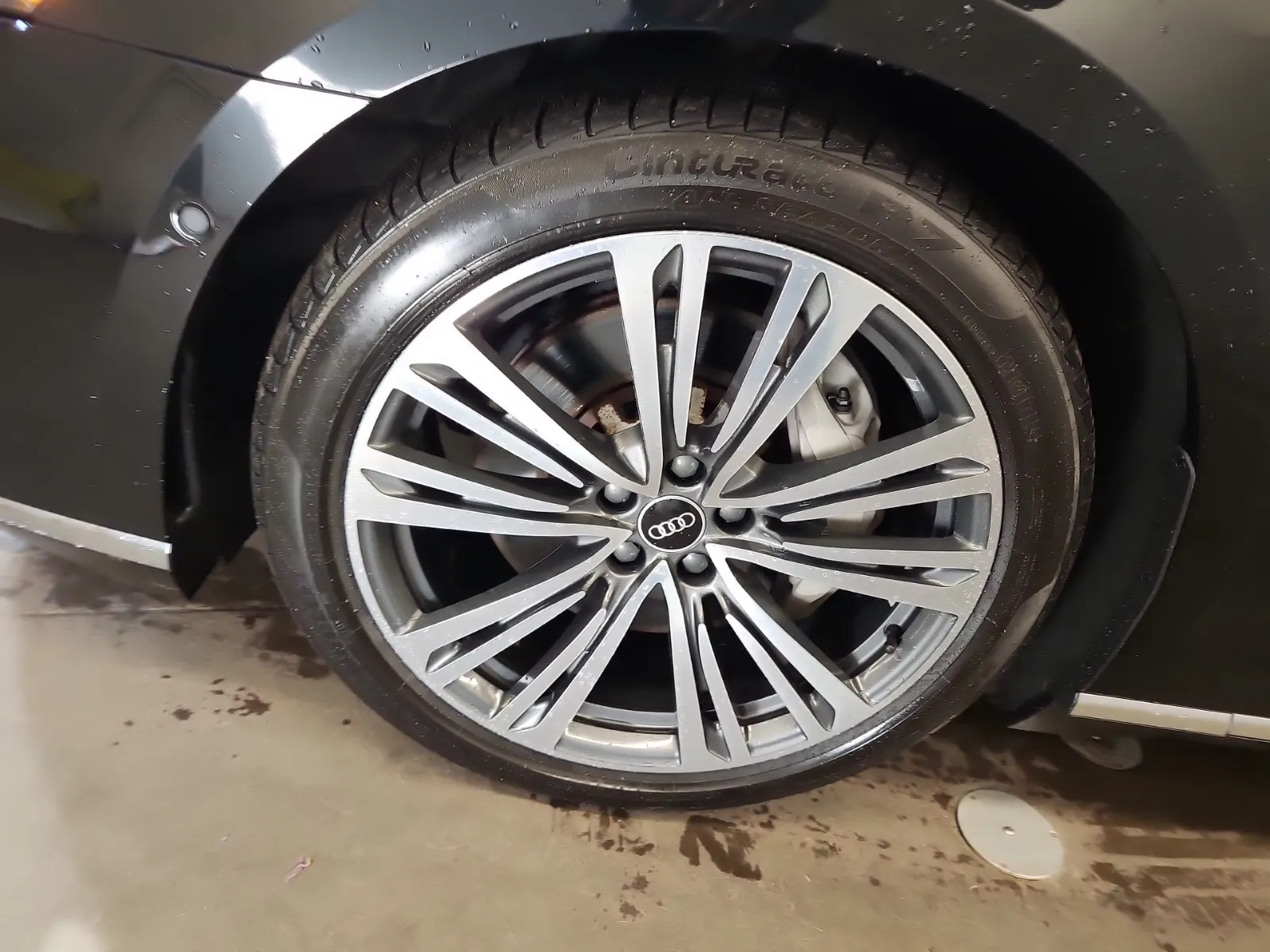 Front driver wheel/tire photo